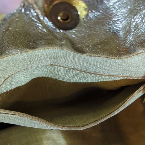 Sephora White and Gold Shoulder Bag with Structured Design - Picture 7 of 9